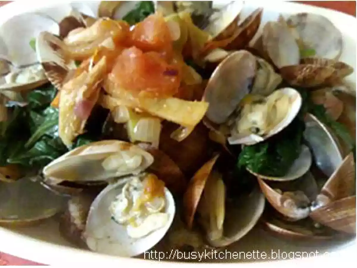 Clams in Sautéed Tomatoes