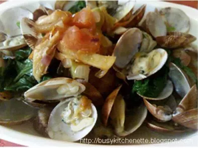 Clams in Sautéed Tomatoes