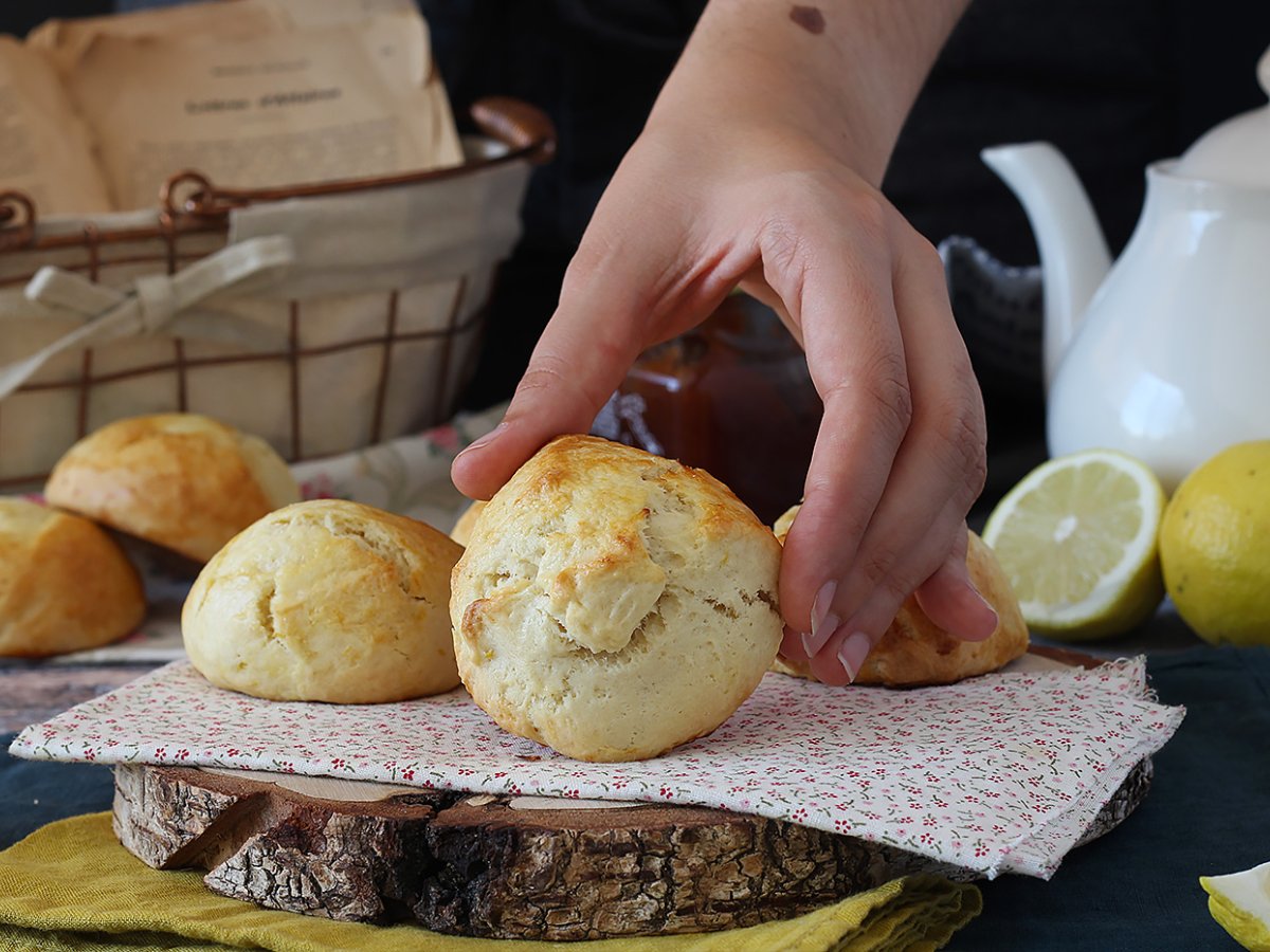 Classic scones with lemon zests - photo 2