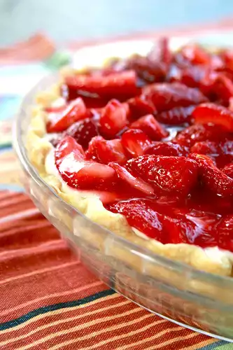 Classic Strawberry Cream Pie