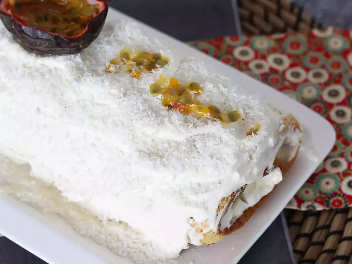 Coconut and passion fruit Swiss roll, perfect as a Yule log - photo 6