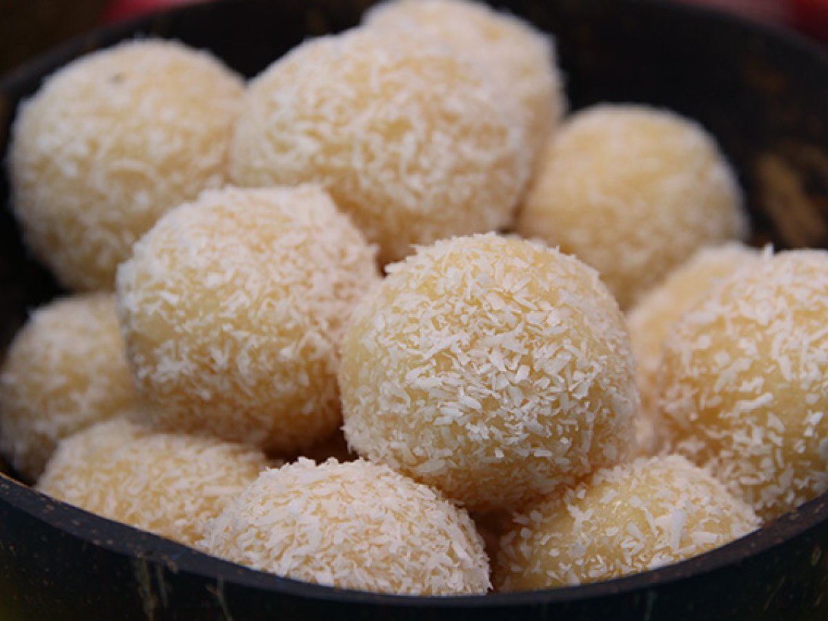 Coconut balls - brigadeiros with coconut - photo 2