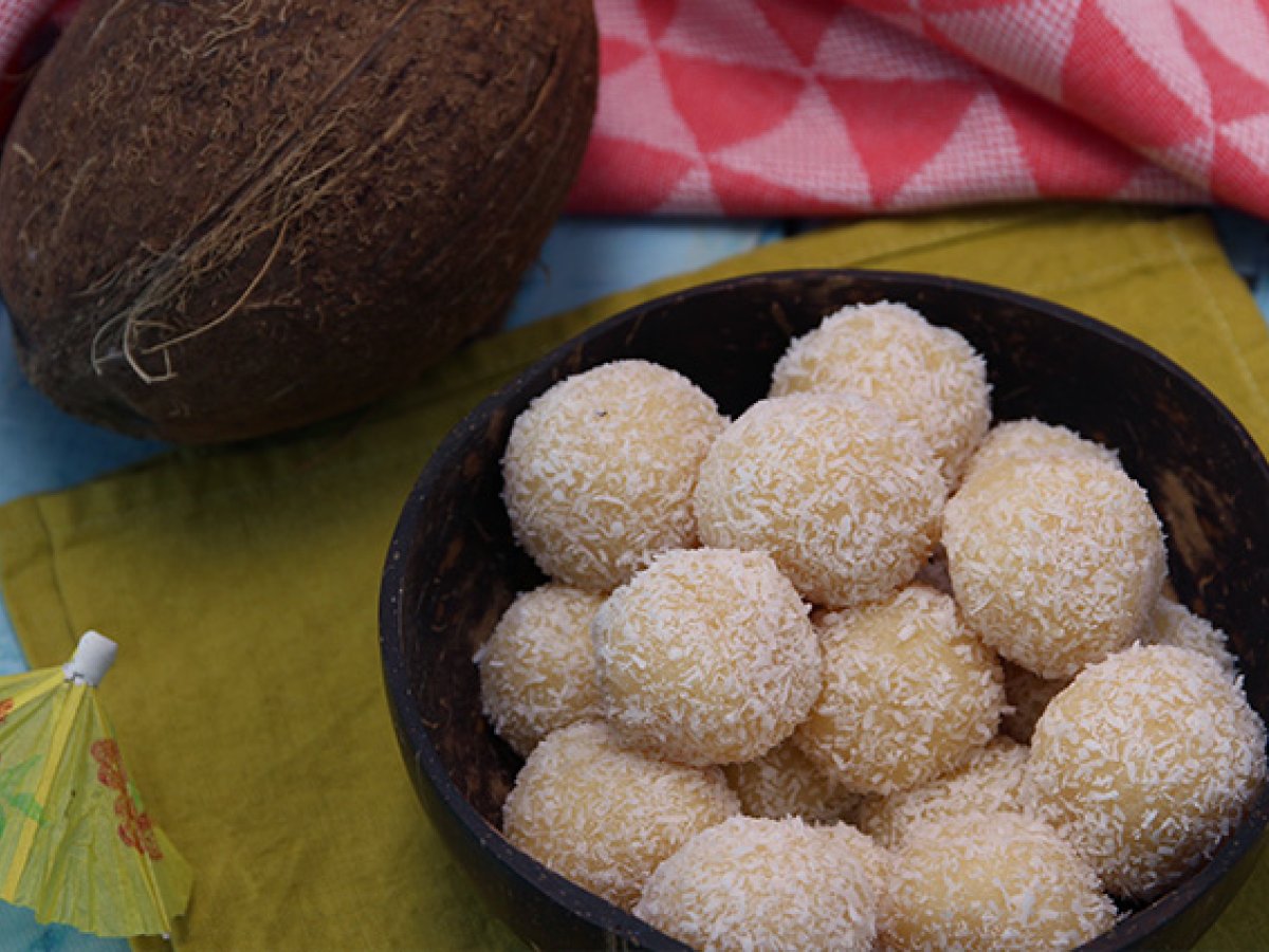 Coconut balls - brigadeiros with coconut - photo 3