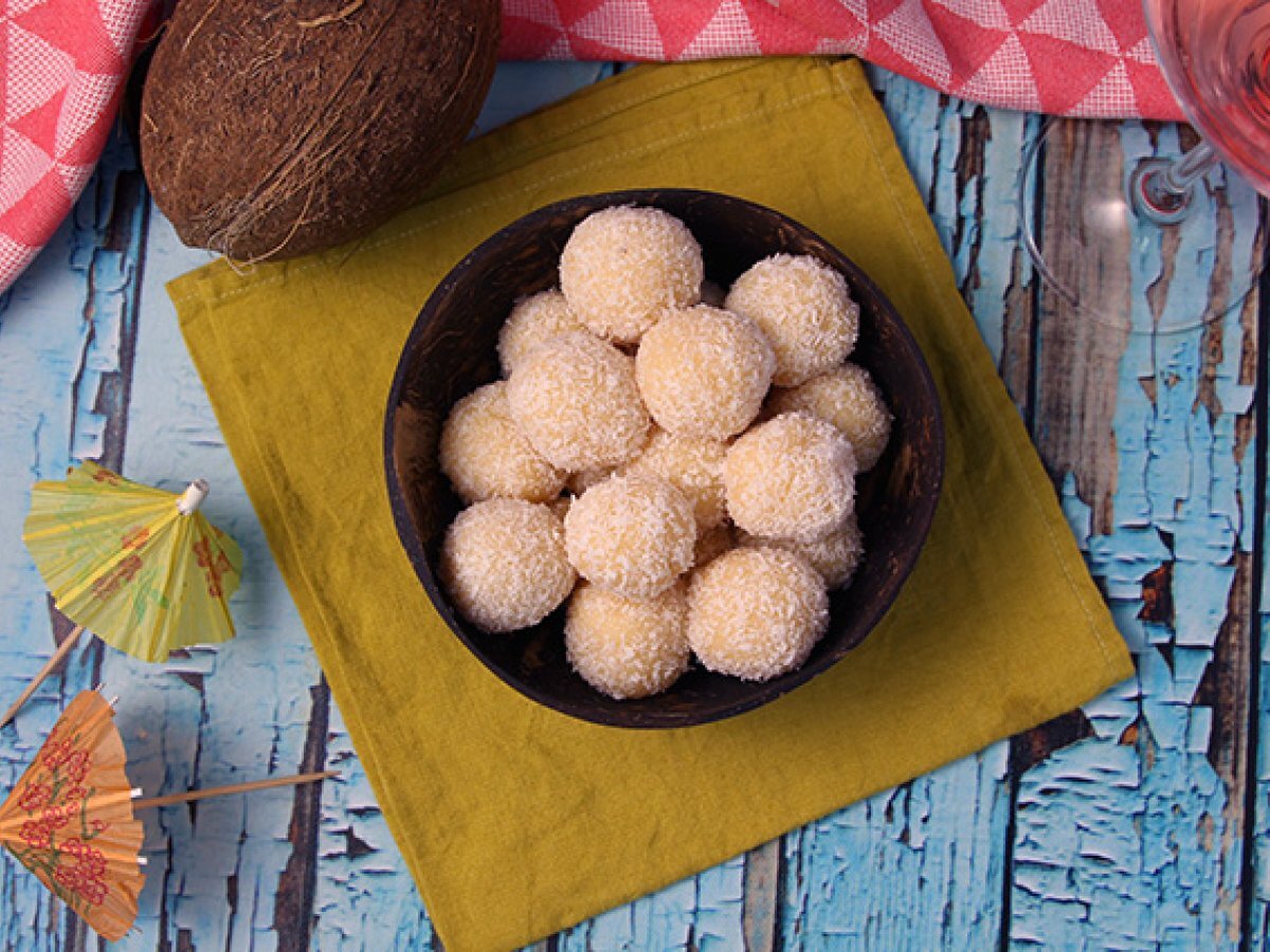 Coconut balls - brigadeiros with coconut - photo 4