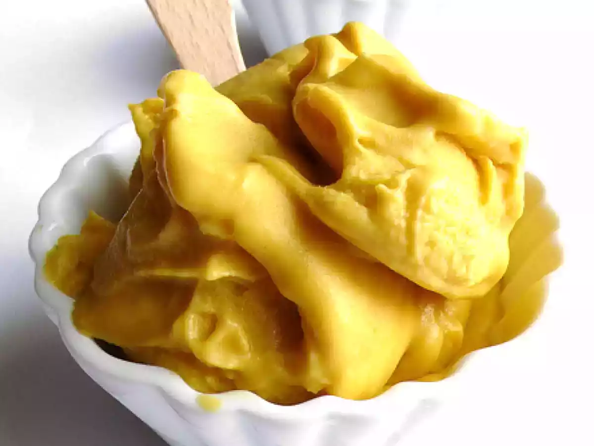 Coconut, cashew and saffron ice cream