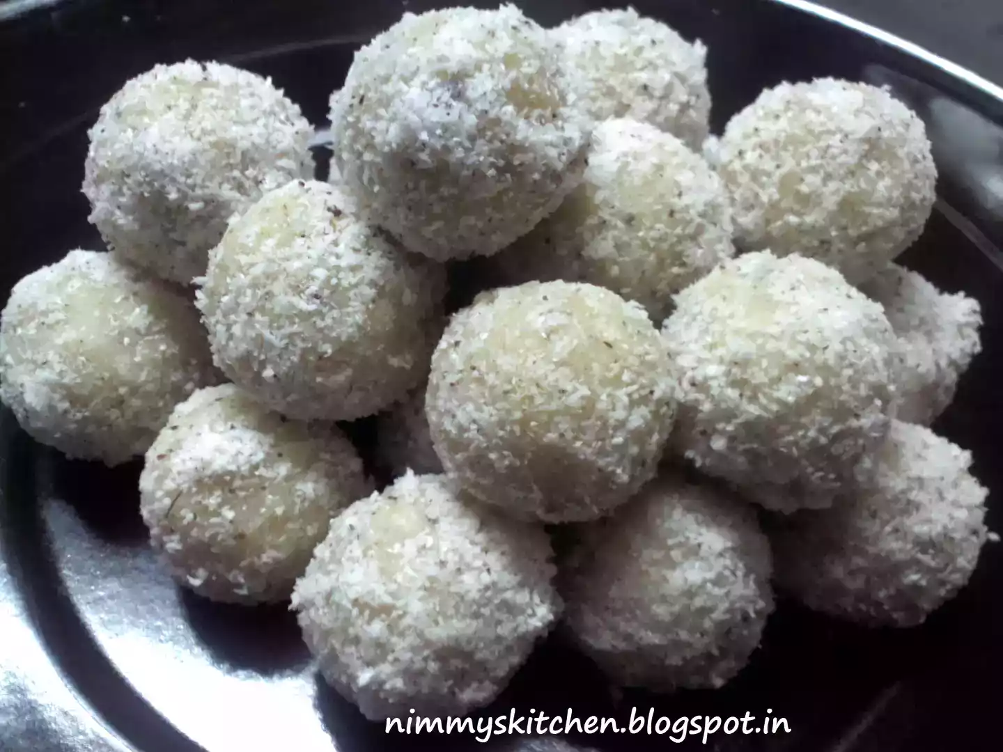 Coconut Ladoo