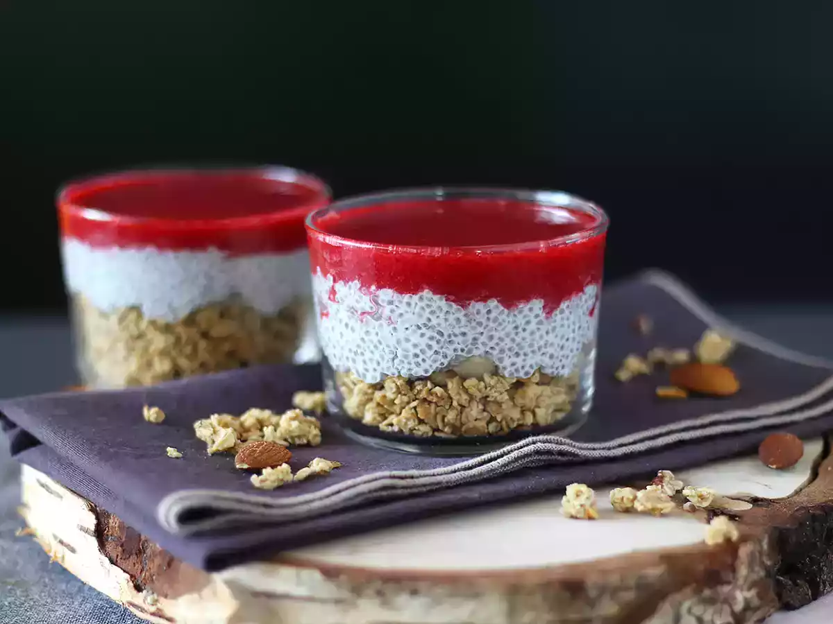 Coconut milk chia pudding verrines with granola and raspberries - photo 4