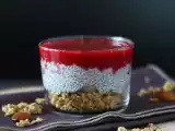 Coconut milk chia pudding verrines with granola and raspberries, photo 1