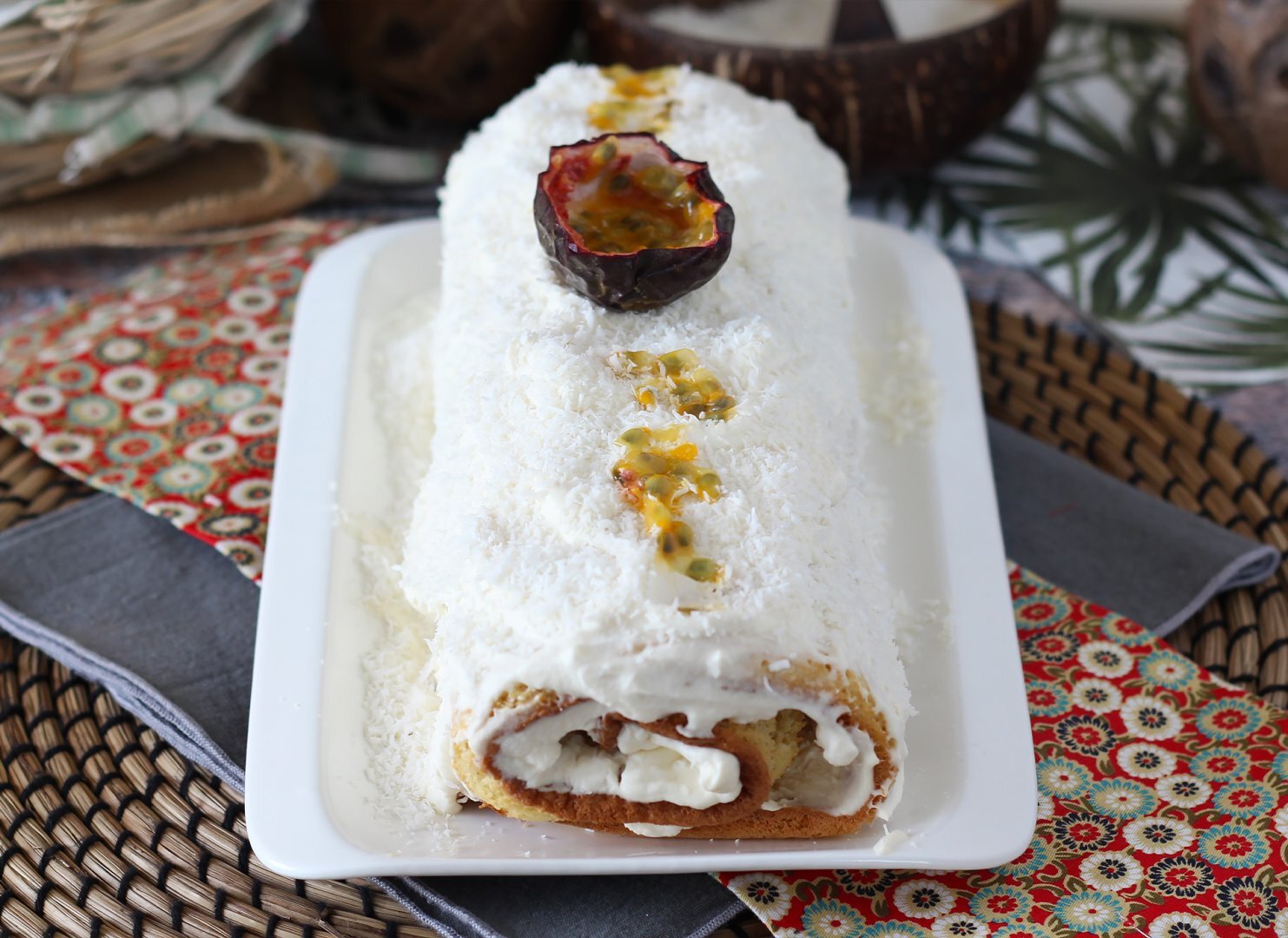 Coconut & passion fruit cake roll, perfect as a yule log Recipe Petitchef
