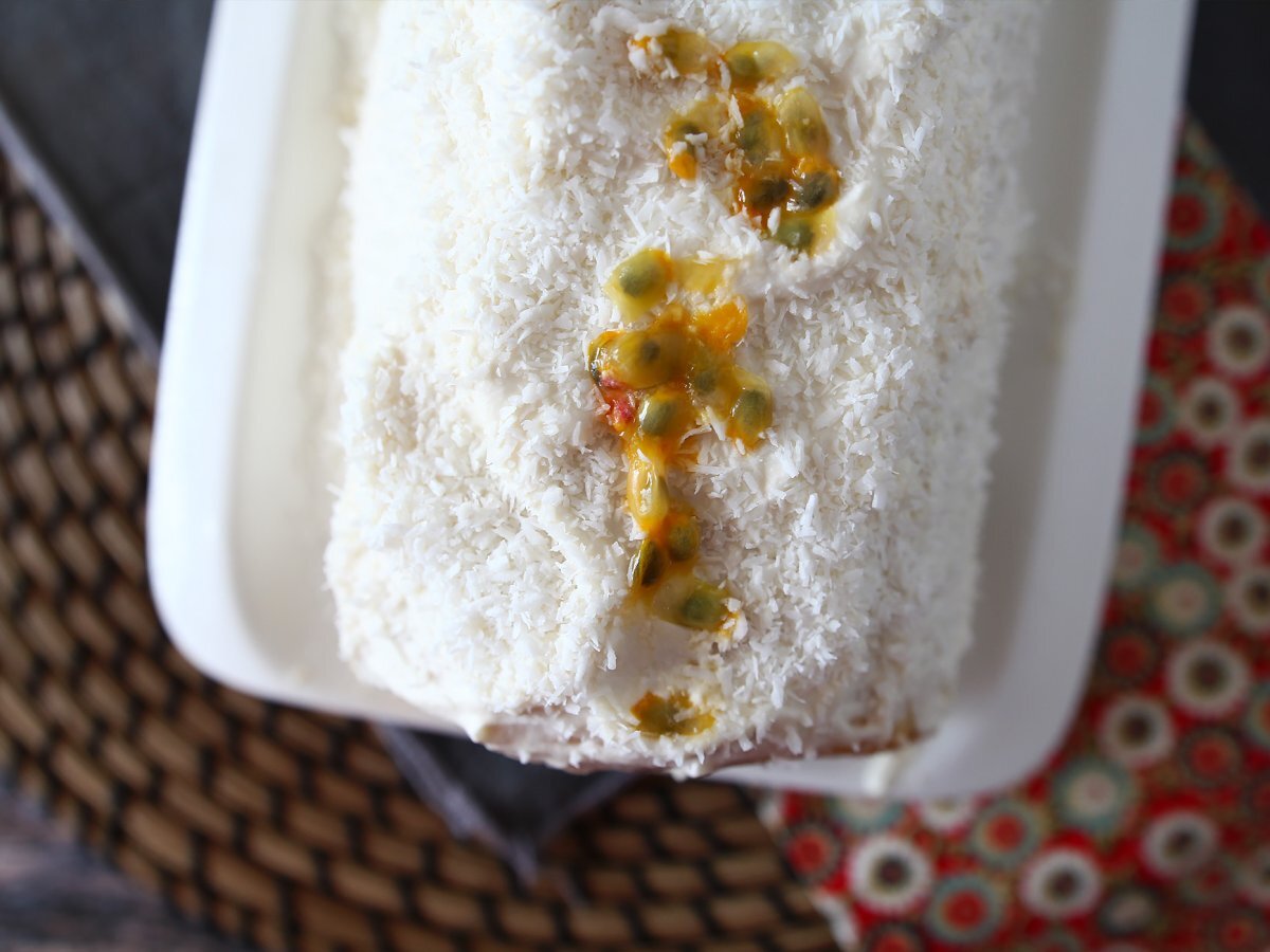 Coconut & passion fruit cake roll, perfect as a Yule log - photo 2