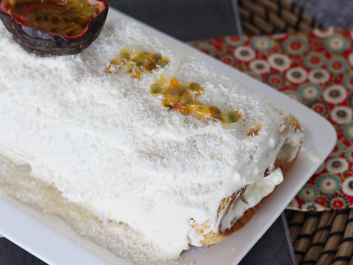 Coconut & passion fruit cake roll, perfect as a Yule log - photo 6