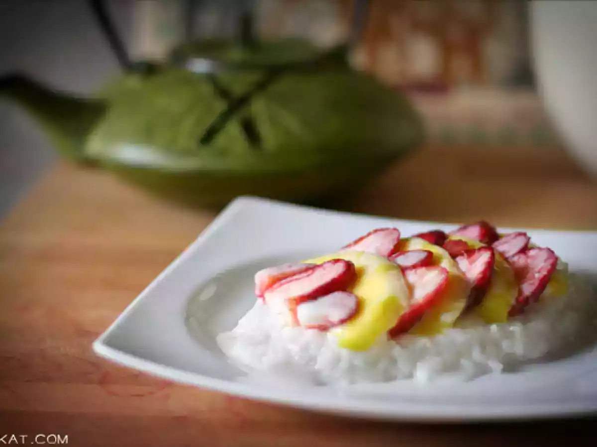 Coconut Sticky Rice with Mango & Strawberries