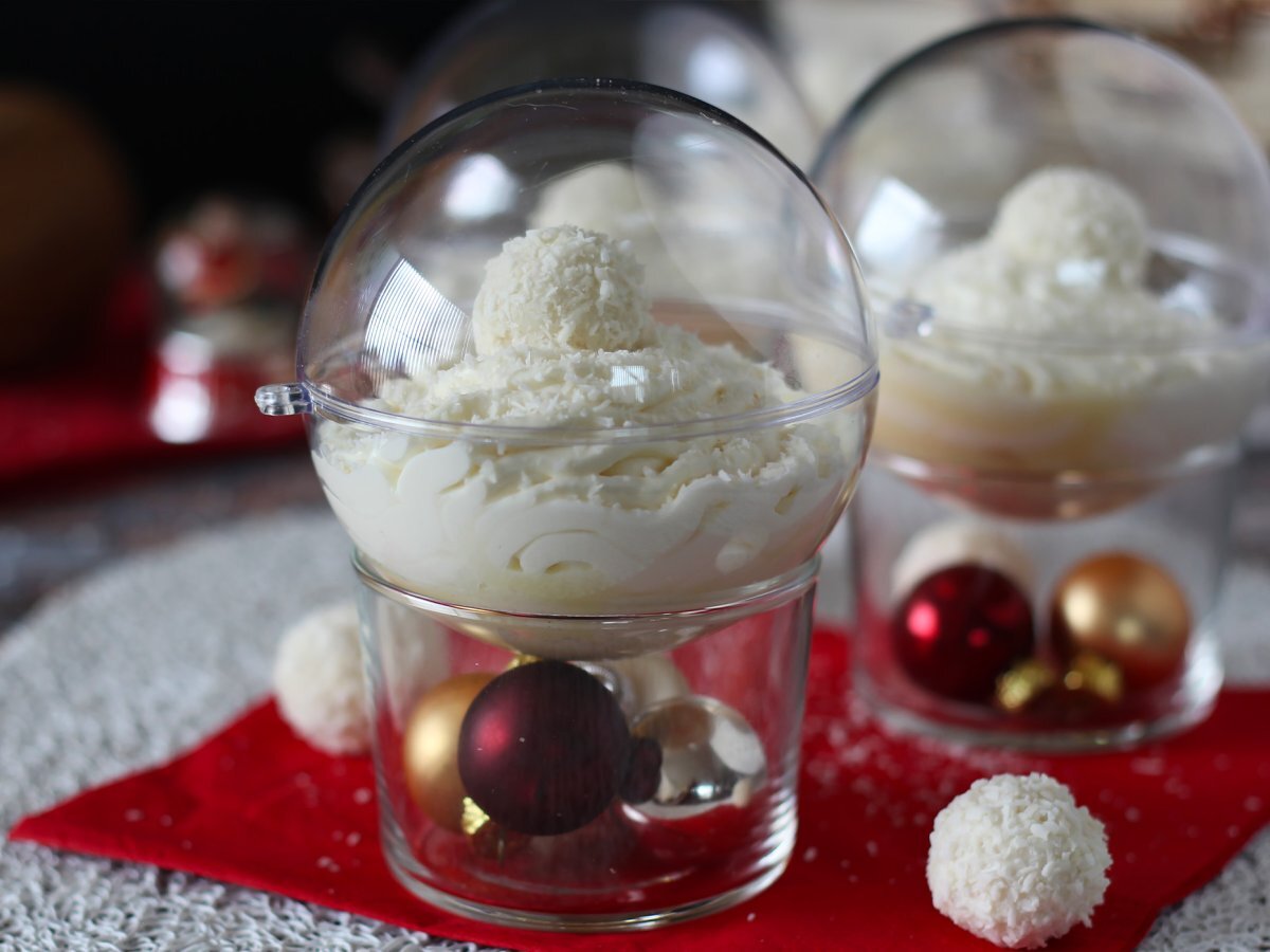 Coconut verrines Raffaello style - a fairytale dessert in a snowball