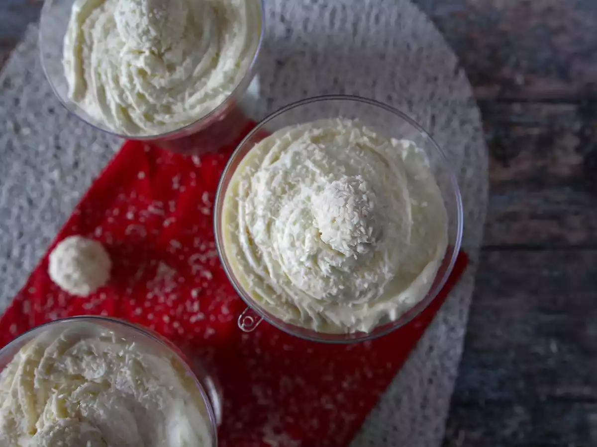 Coconut verrines raffaello style - a fairytale dessert in a snowball - photo 4