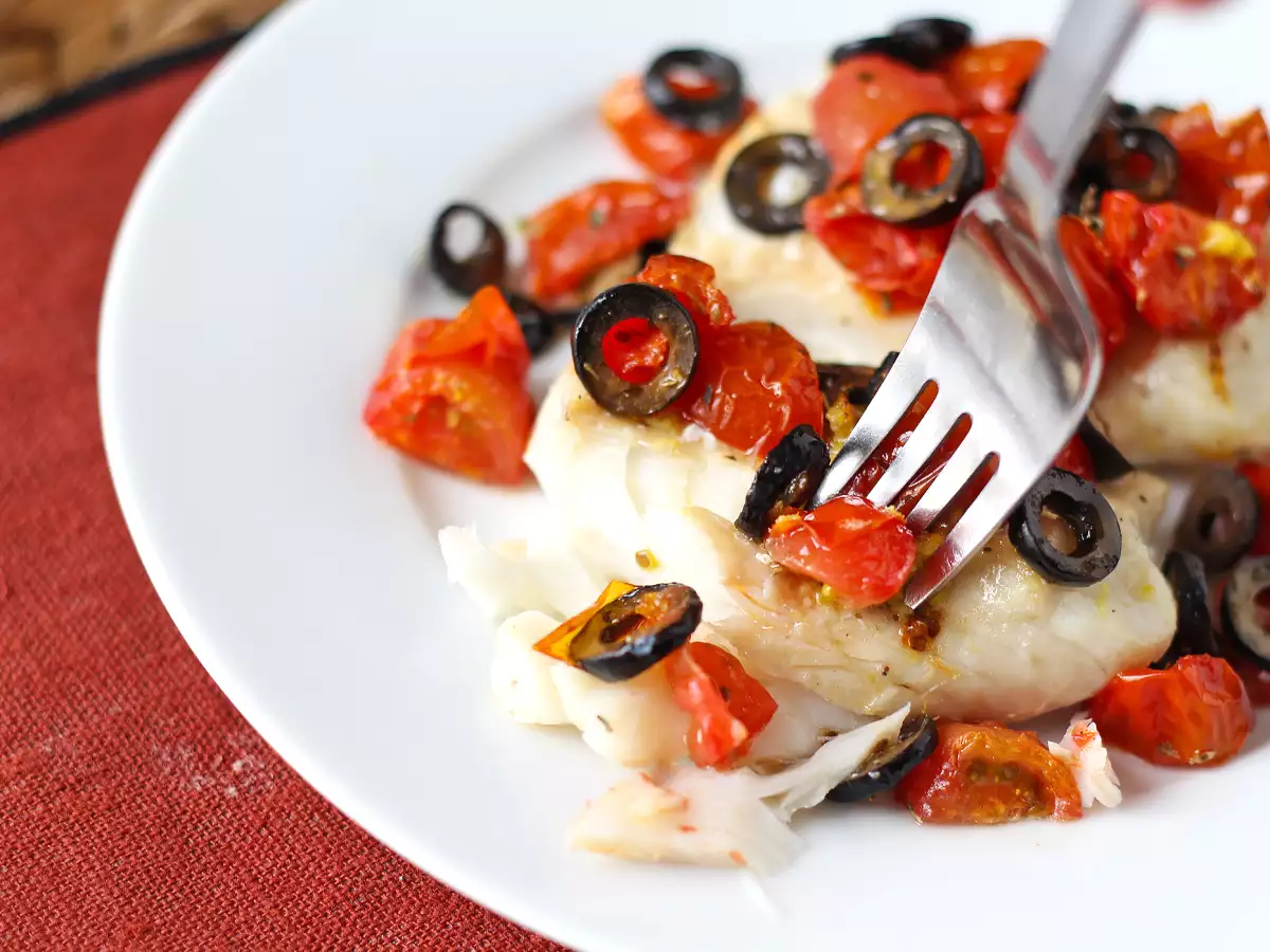 Cod in air fryer with cherry tomatoes, olives and lemon: light and quick recipe - photo 8