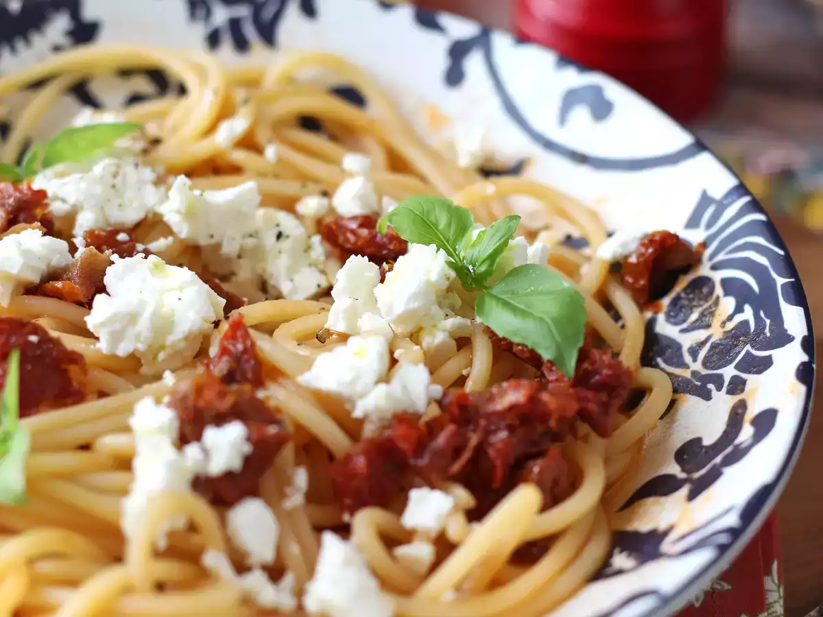 Cold gazpacho pasta salad