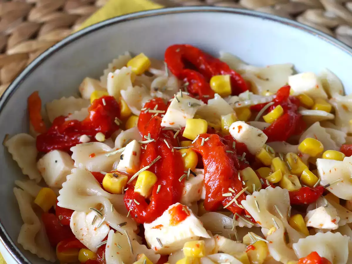 Cold pasta salad with peppers, corn and mozzarella - photo 2