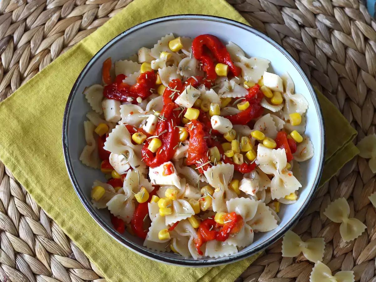 Cold pasta salad with peppers, corn and mozzarella - photo 3