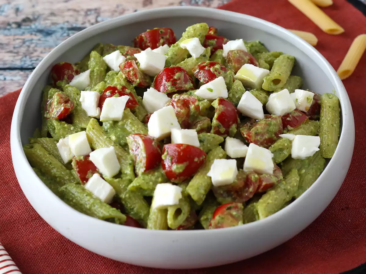 Cold Pasta with Arugula Pesto, Cherry Tomatoes and Mozzarella: A Fresh, Quick Summer Recipe - photo 2