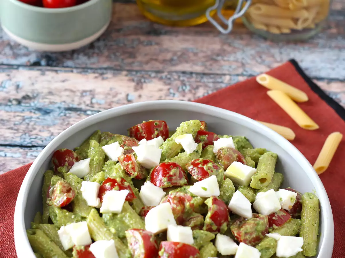 Cold pasta with arugula pesto, cherry tomatoes and mozzarella: fresh and quick summer recipe - photo 5