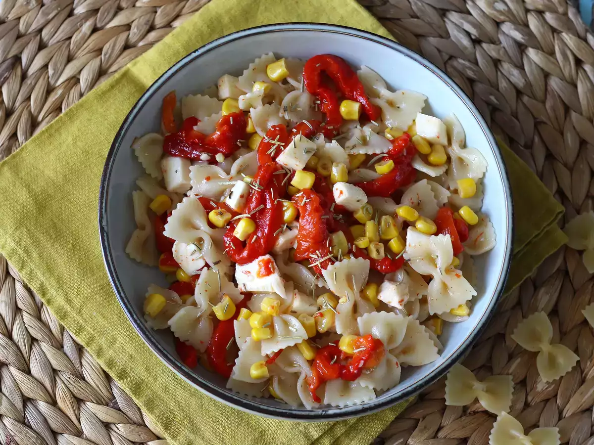 Cold pasta with peppers, corn and mozzarella cheese - photo 3