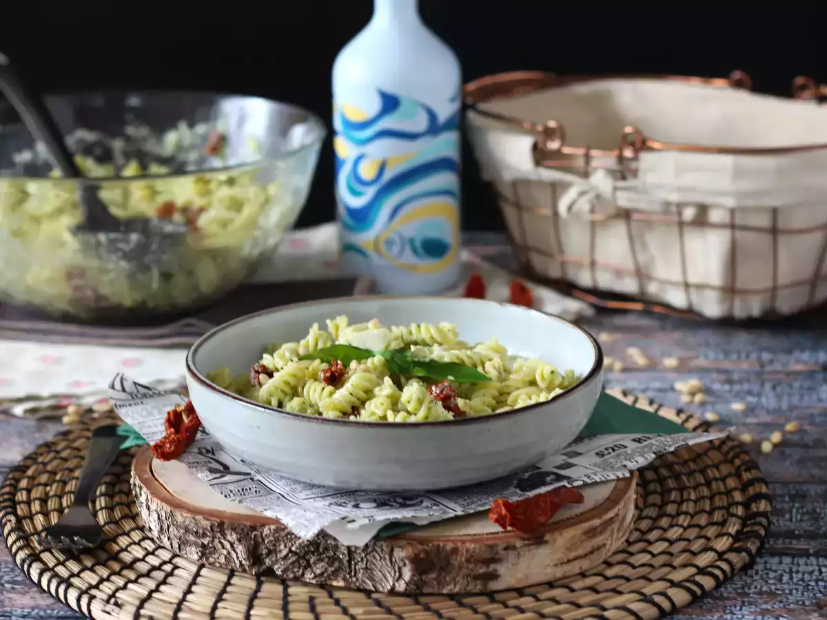 Cold pasta with zucchini pesto, buffalo mozzarella and sun-dried tomatoes - photo 3