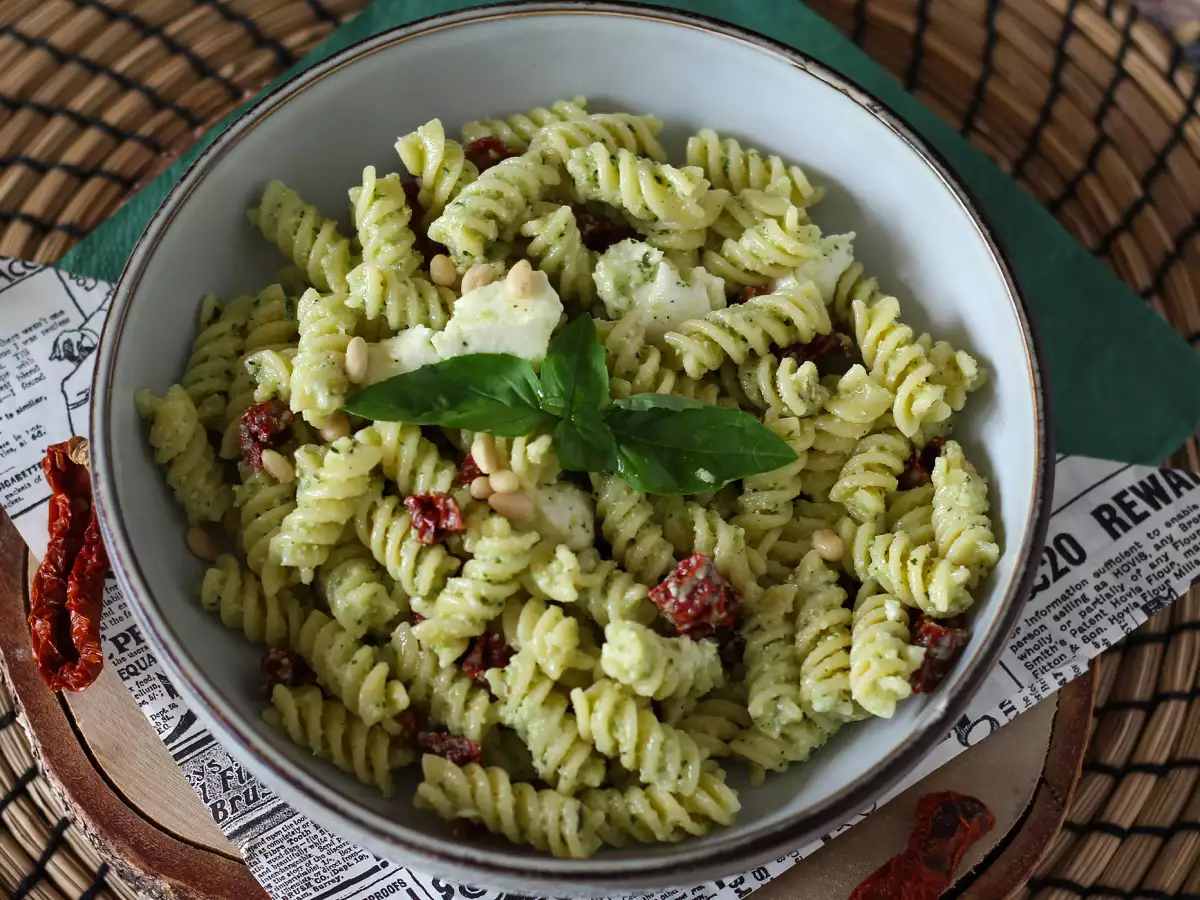 Cold pasta with zucchini pesto, buffalo mozzarella and sun-dried tomatoes - photo 4