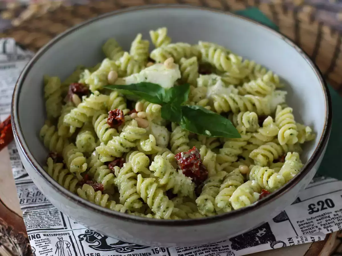 Cold pasta with zucchini pesto, buffalo mozzarella and sun-dried tomatoes - photo 5