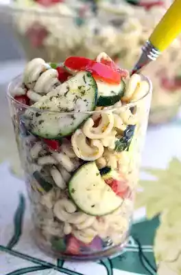 Cold tomato zucchini pasta salad recipe with vinaigrette