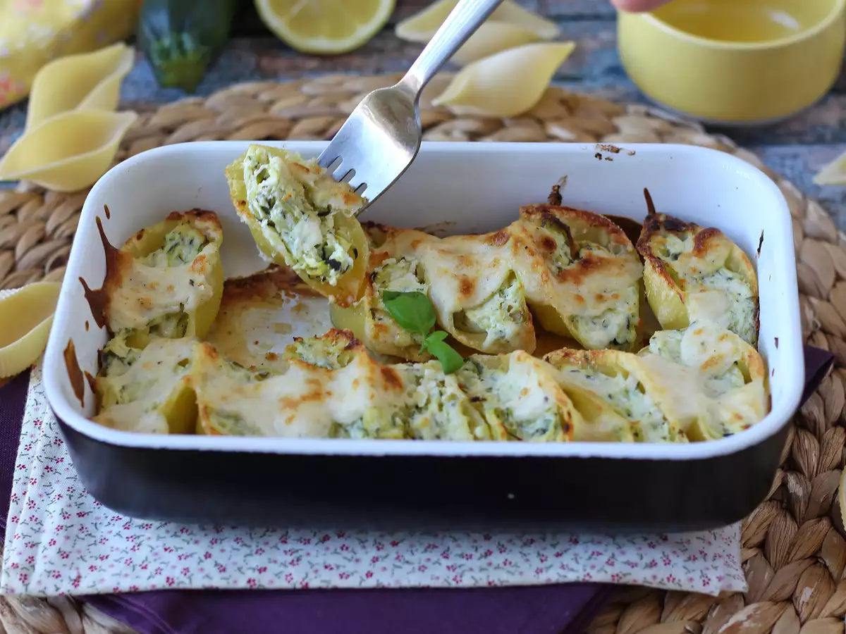 Conchiglioni stuffed with ricotta, zucchini and lemon: creamy and baked au gratin - photo 2