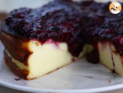 Condensed milk cheesecake and its berry purée - photo 3