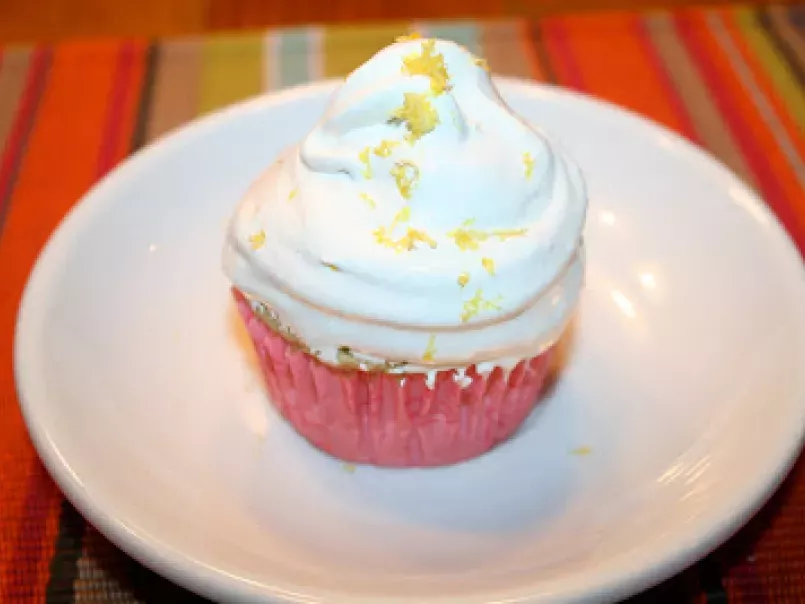 Cook Yourself Thin Vanilla Cupcakes, photo 1