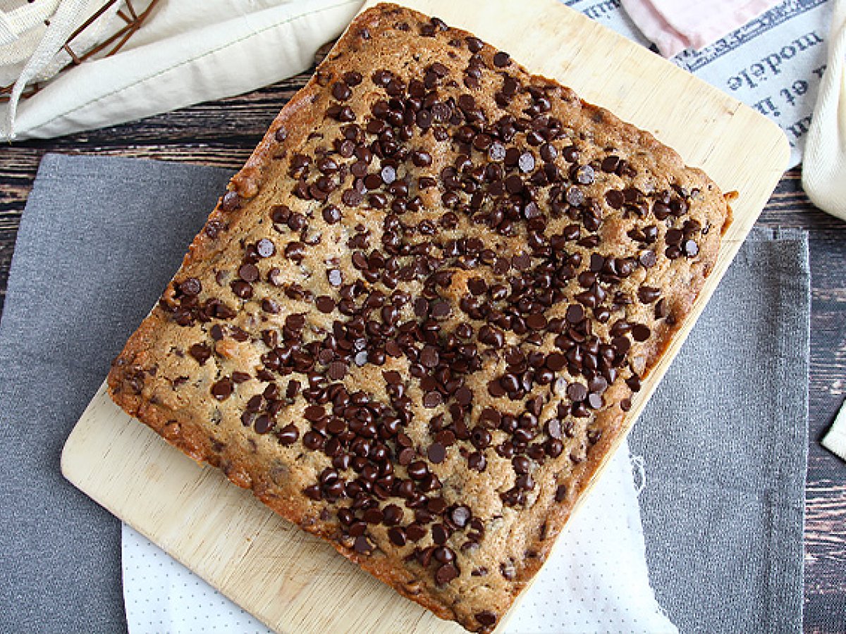 Cookie cake with chocolate chips - photo 2