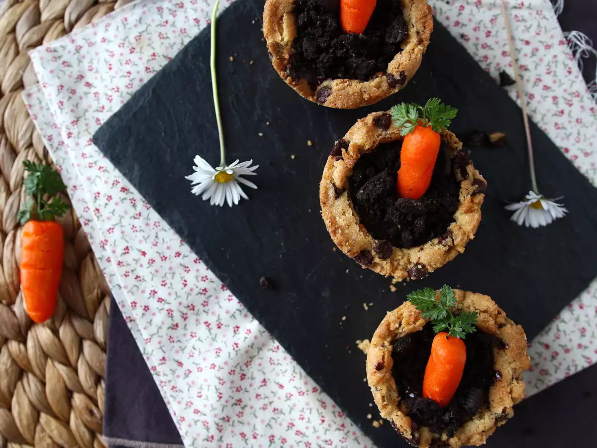 Cookie Cups Filled with Chocolate Ganache, Styled as Little Carrot Pots - photo 2