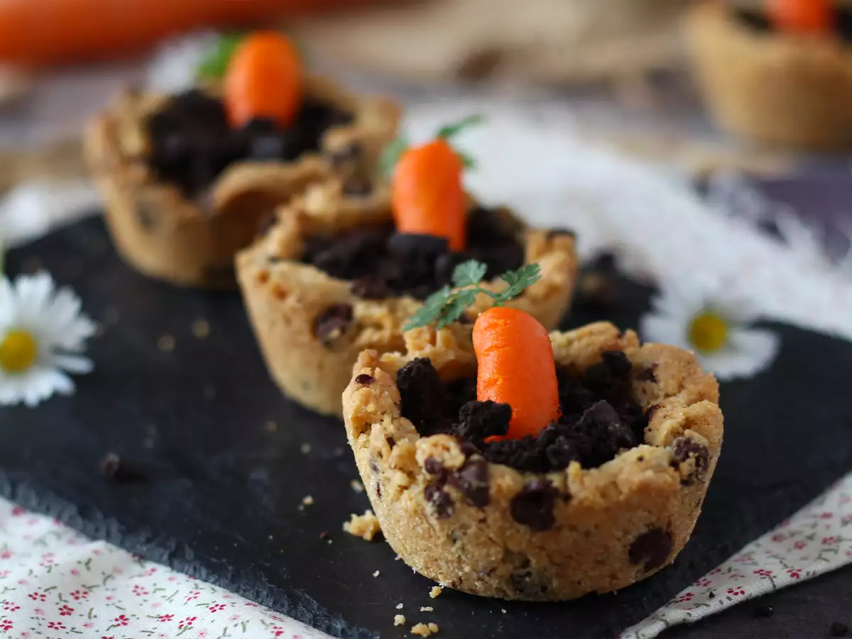 Cookie Cups Filled with Chocolate Ganache, Styled as Little Carrot Pots - photo 3