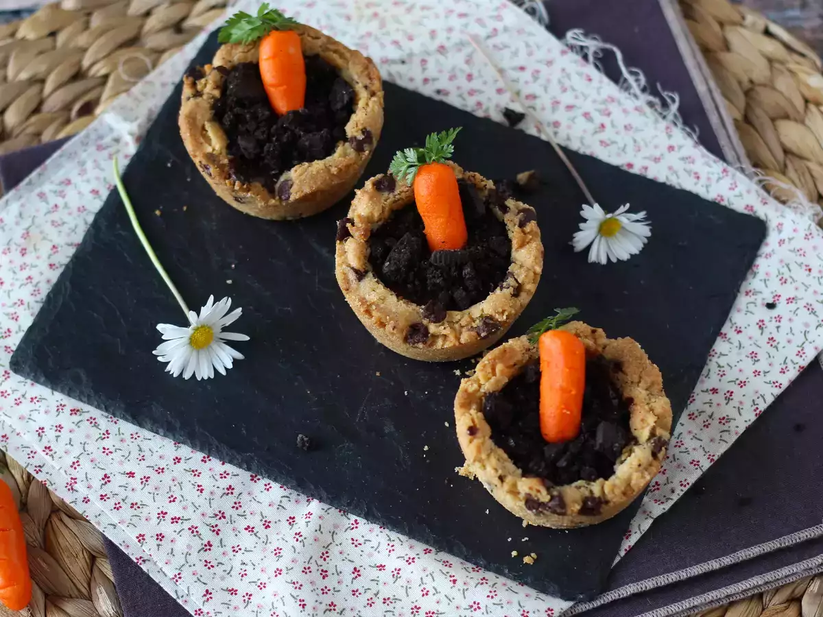 Cookie Cups Filled with Chocolate Ganache, Styled as Little Carrot Pots - photo 5