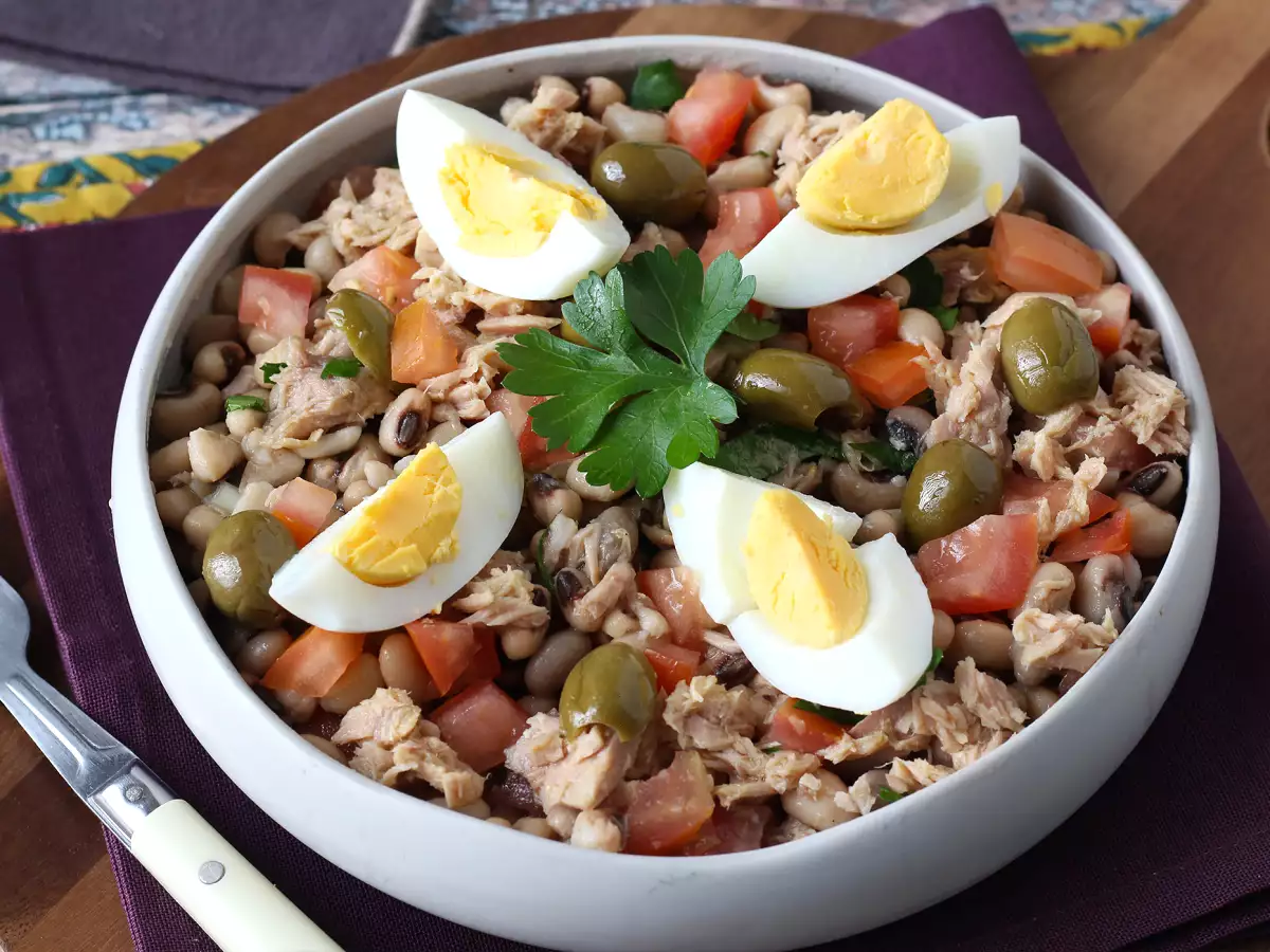 Cowpea salad with tuna, eggs and olives: the Portuguese classic! - photo 4