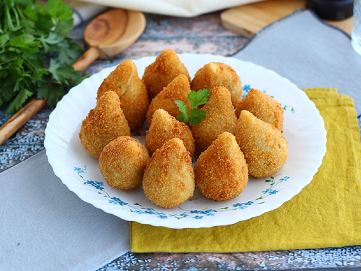 Coxinhas (Brazilian chicken croquettes)