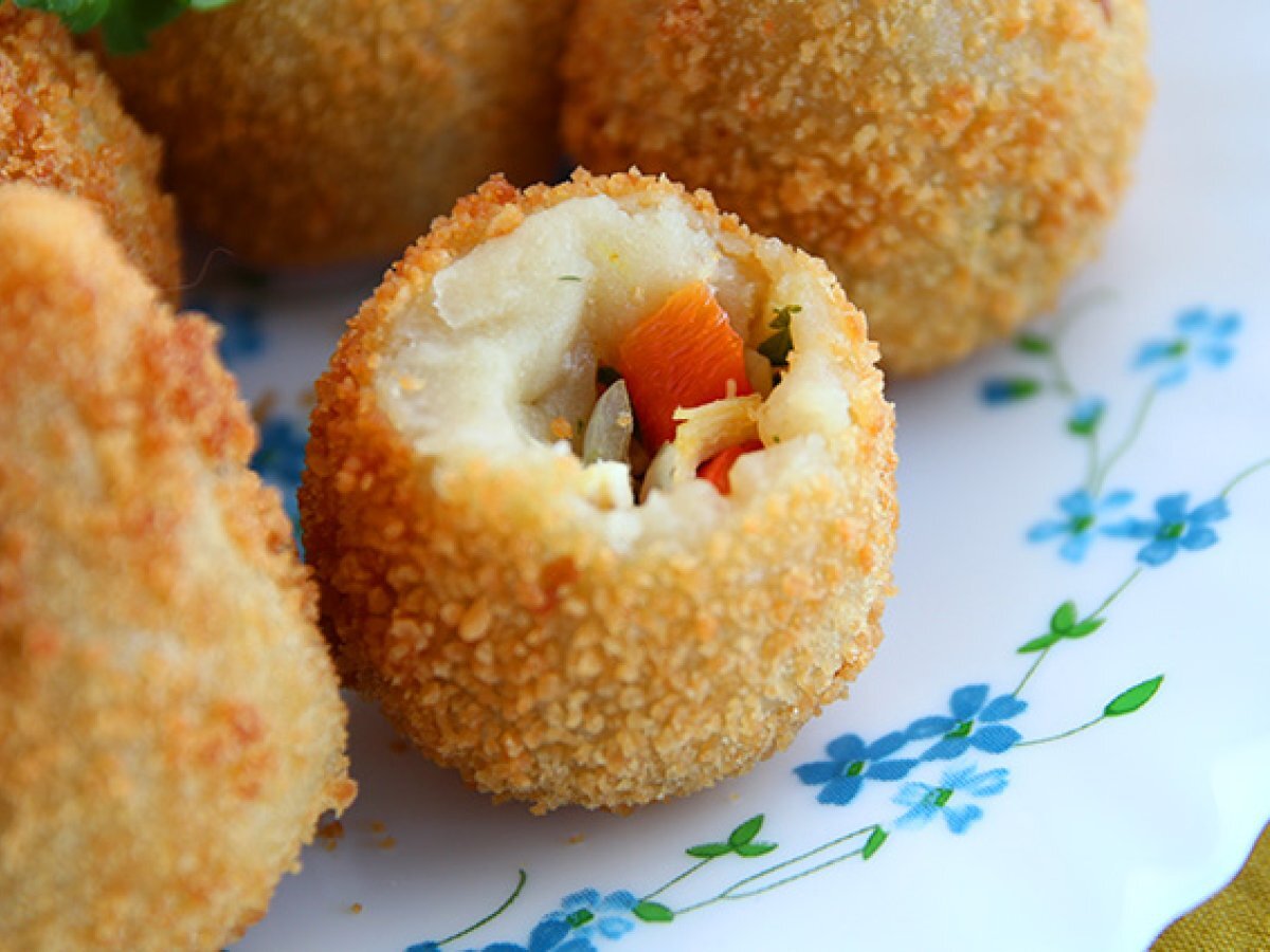 Coxinhas (Brazilian chicken croquettes) - photo 3