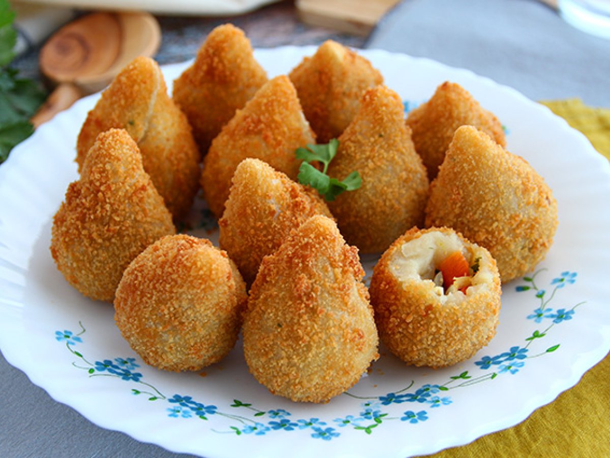 Coxinhas (Brazilian chicken croquettes) - photo 4