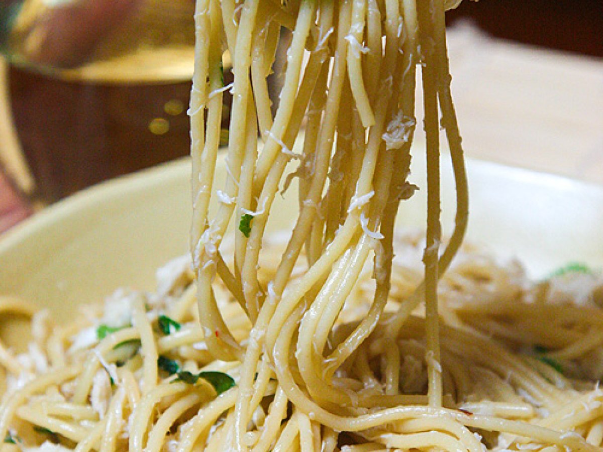 Crab garlic noodles - Recipe Petitchef