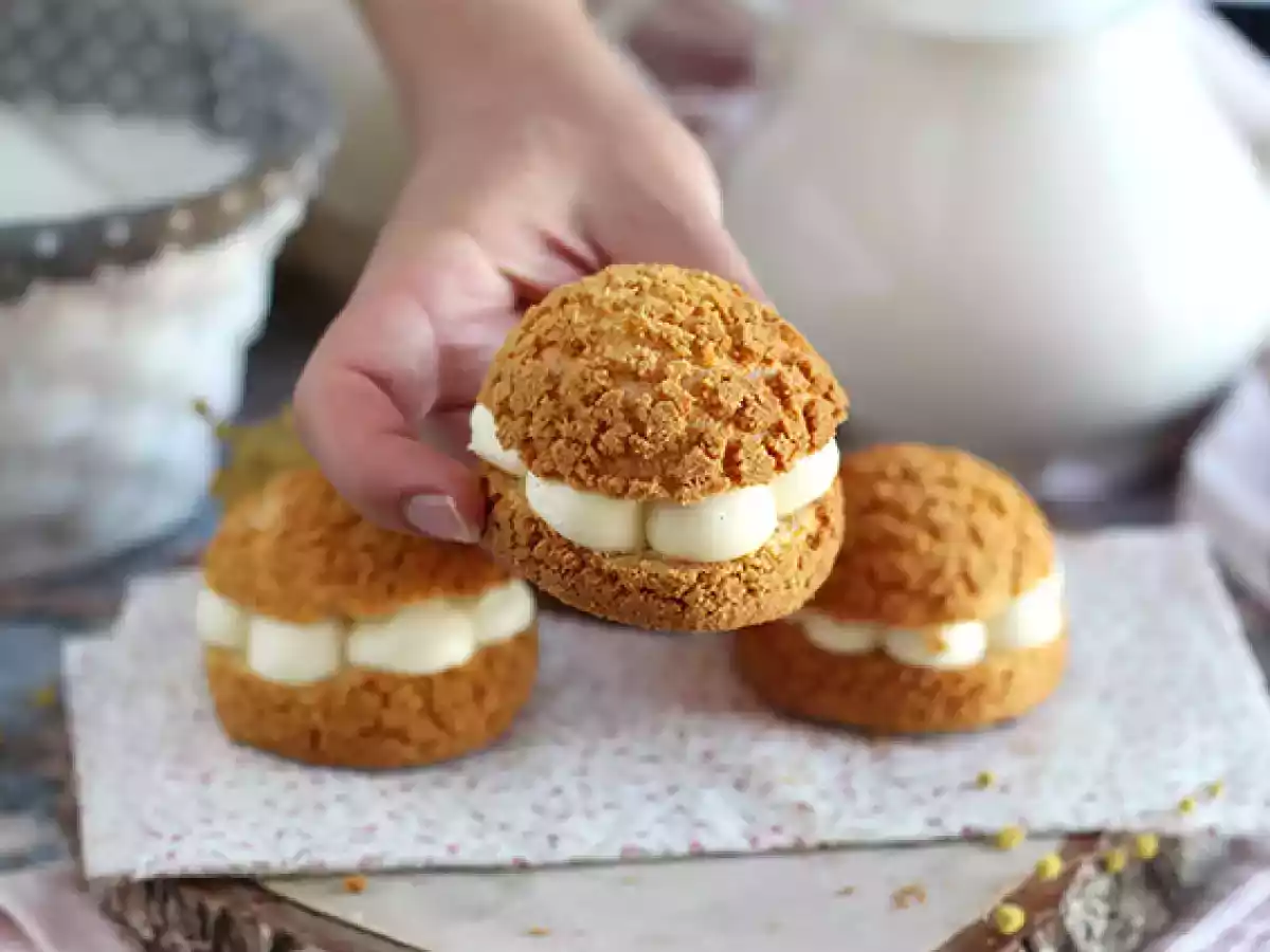 Craquelin topped vanilla cream puffs