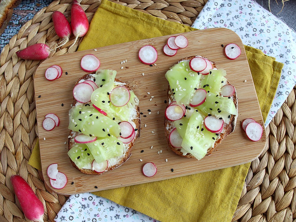 Cream cheese, cucumber and radish toasts - photo 5