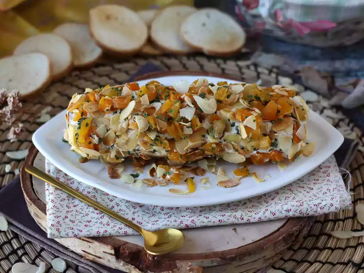 Cream cheese log with apricots and almonds: the perfect party appetizer! - photo 5