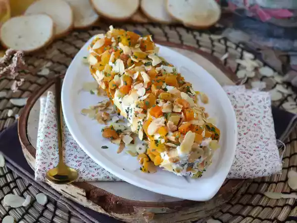 Recipe Cream cheese log with apricots and almonds: the perfect party appetizer!
