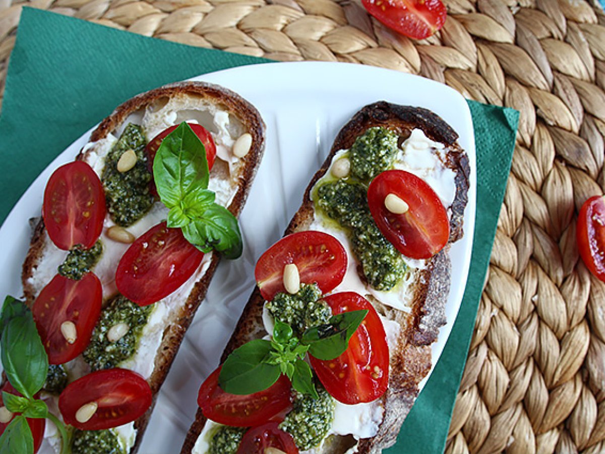 Cream cheese, pesto and cherry tomato toast - photo 5