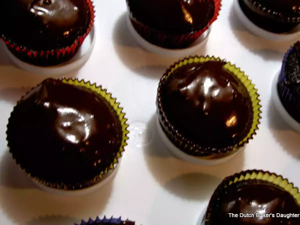 Cream Filled Cupcakes?.a lesson in sheer gluttony - photo 3