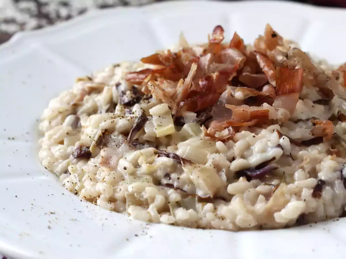 Creamy and flavorful radicchio, speck and cream cheese risotto - photo 2