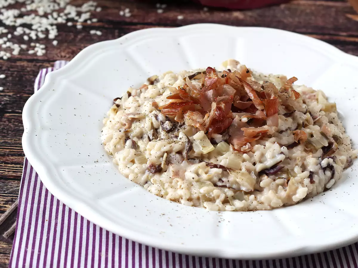 Creamy and flavorful radicchio, speck and cream cheese risotto - photo 5