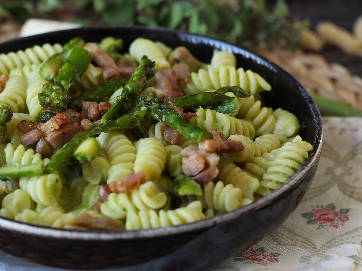Creamy asparagus and bacon pasta: easy and tasty recipe - photo 2